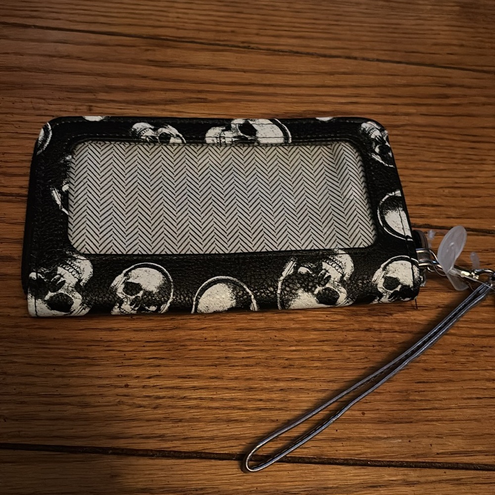 Skull wristlet brand new never used